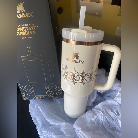 LIMITED EDITION NEW Stanley Quench H2.0 Flowstate 40 OZ Tumbler Cream Gloss Deco - Picture 1 of 9
